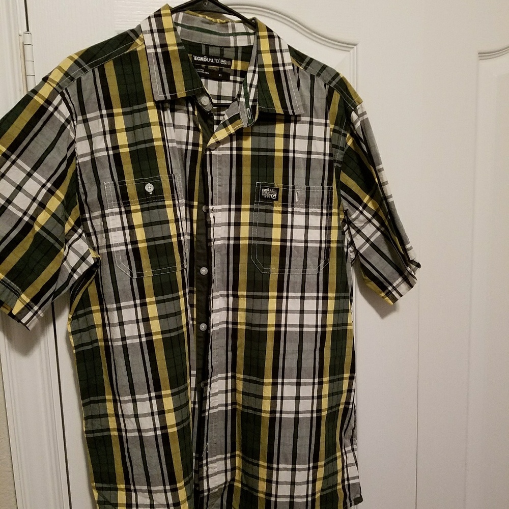Men's plaid short sleeve shirt.